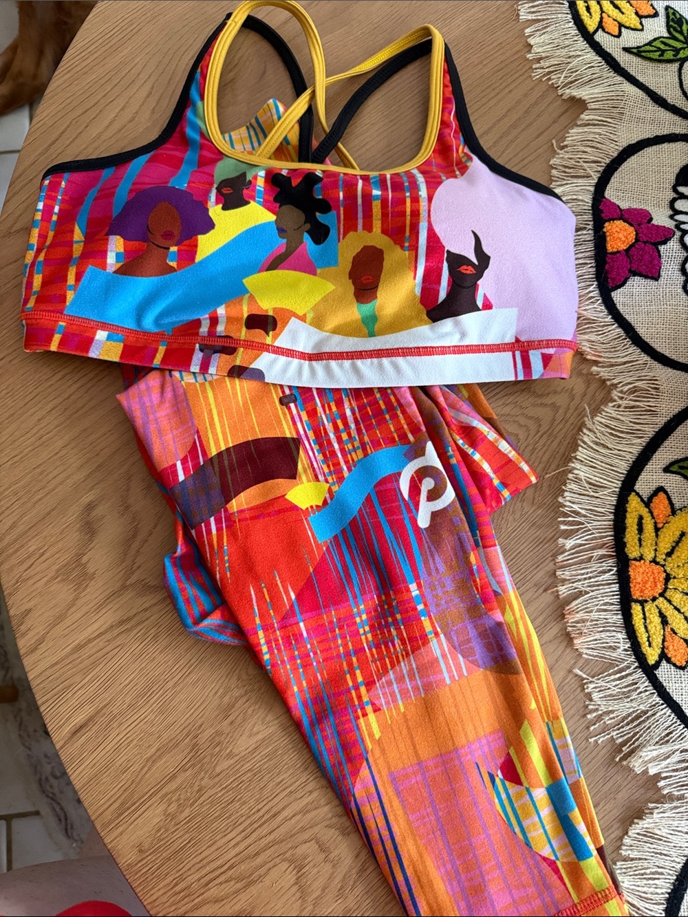 Peloton Women Limited Ed Set - African History Sports Bra and Leggings large